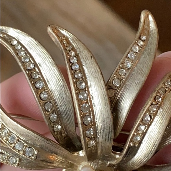 Vintage Crystal Beaded Flower Brooch - Picture 5 of 10